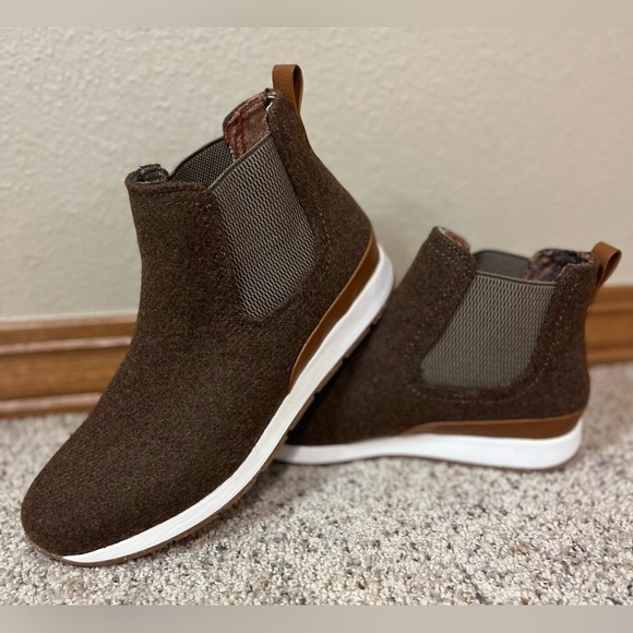 B.O.C. Kara Women’s Soft Wool Ankle pull on Chelsea boots, Sz 8.5 M - Picture 2 of 10